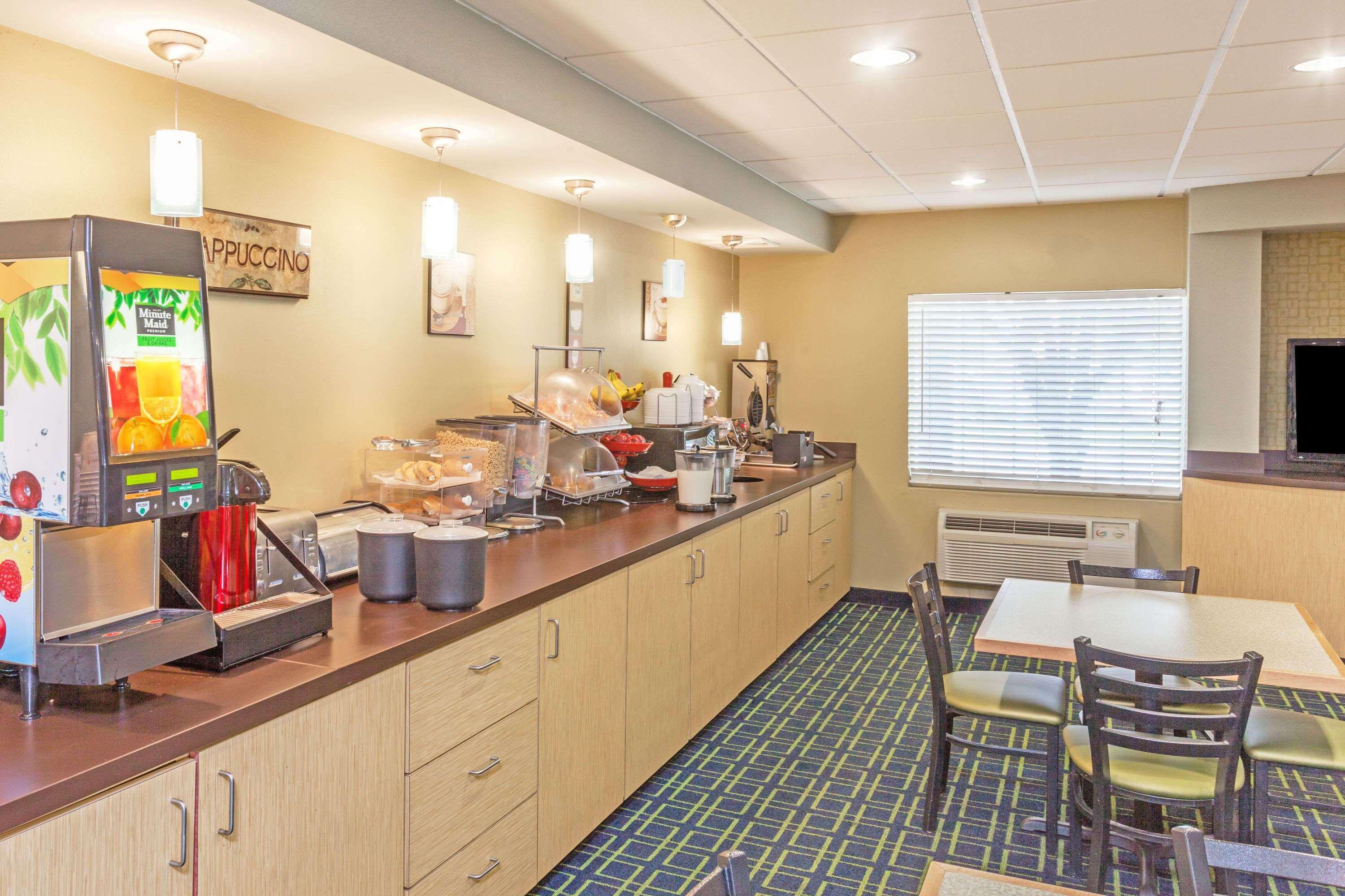 Comfort Inn & Suites Louisville Airport Fair & Expo Εξωτερικό φωτογραφία