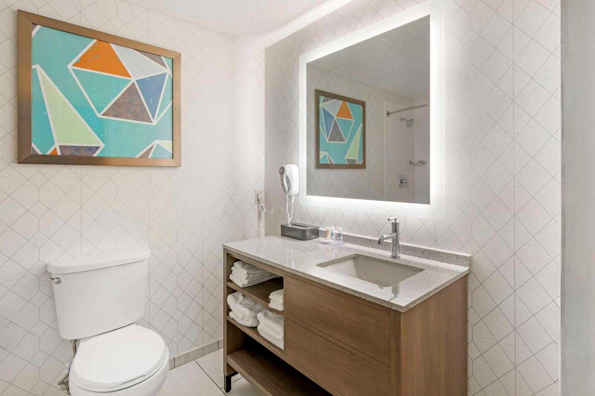 Comfort Inn & Suites Louisville Airport Fair & Expo Εξωτερικό φωτογραφία