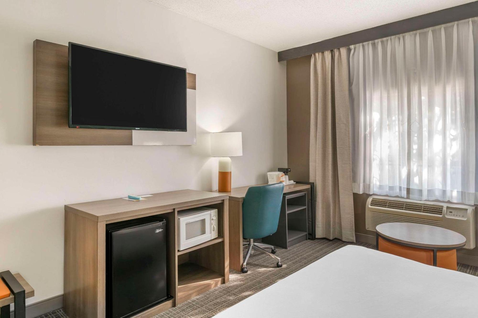 Comfort Inn & Suites Louisville Airport Fair & Expo Εξωτερικό φωτογραφία
